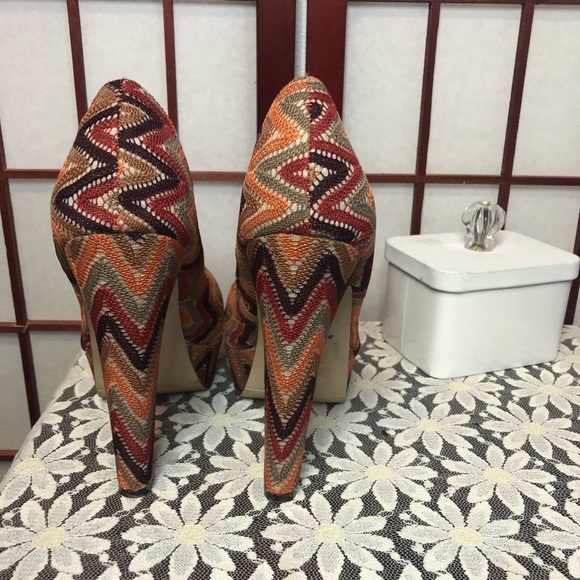 Steve Madden Fall Chevron Platform 5.5” Heels Sz 6 - Picture 6 of 6
